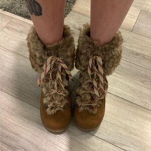 SUPER CUTE Mini Fur Boots